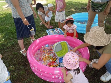水遊び、お水が冷たくて気持ちいいね。