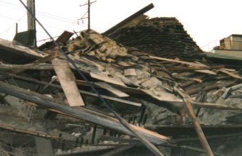 写真：震災時の塩屋 1
