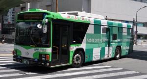 六甲山デザインの全面ラッピングバス