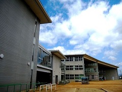 長尾小学校 校舎