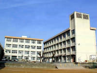 八多小学校 校舎