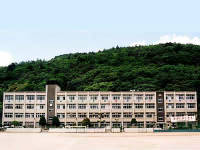 山田中学校 校舎
