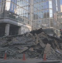 全壊した旧居留地15番館の写真