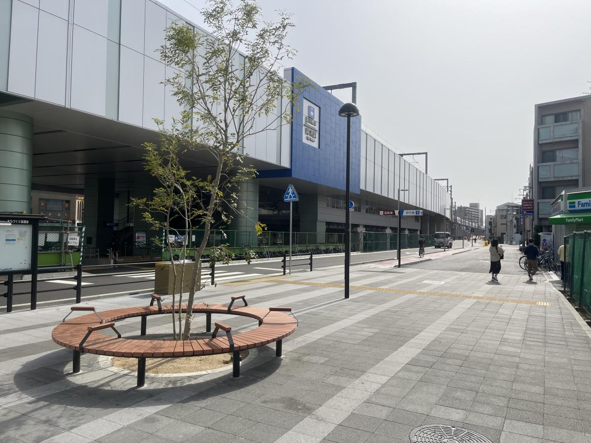 青木駅前広場