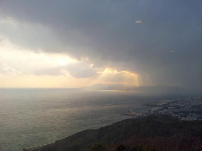 写真：塩屋沖に太陽ホール