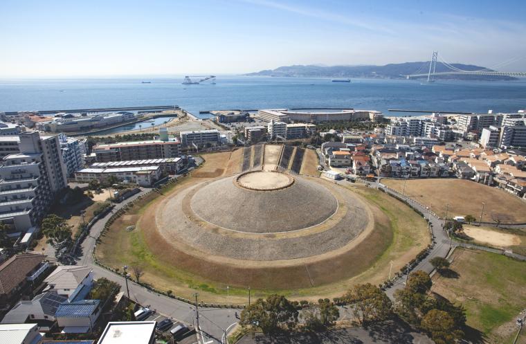 史跡五色塚古墳 小壺古墳 発掘調査・復元整備報告書 - 全国文化