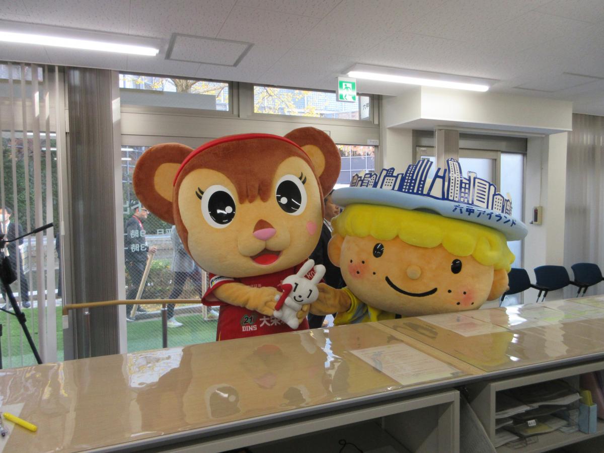 キャラクターのらいかちゃんとりっくん写真