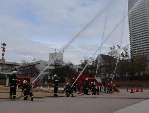 ポートタワーでの放水展示