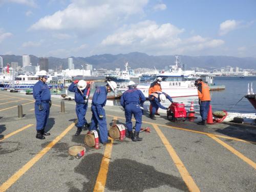 岸壁からのポース延長訓練