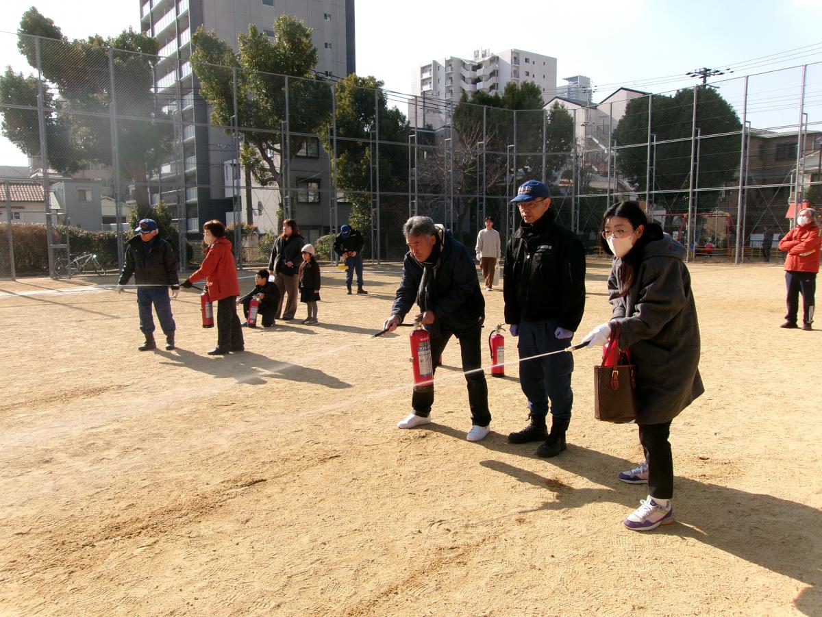 水消火器による消火訓練