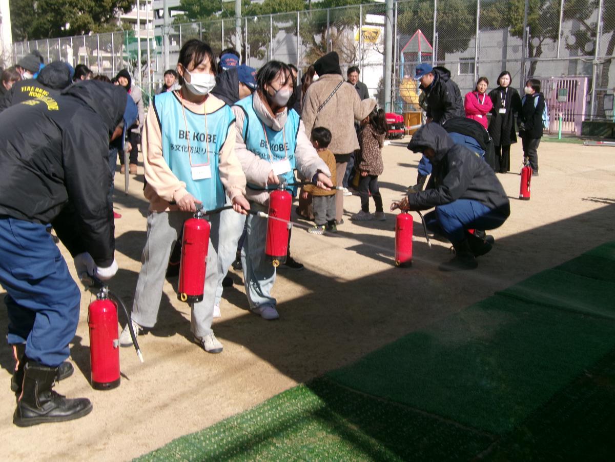 水消火器による消火訓練