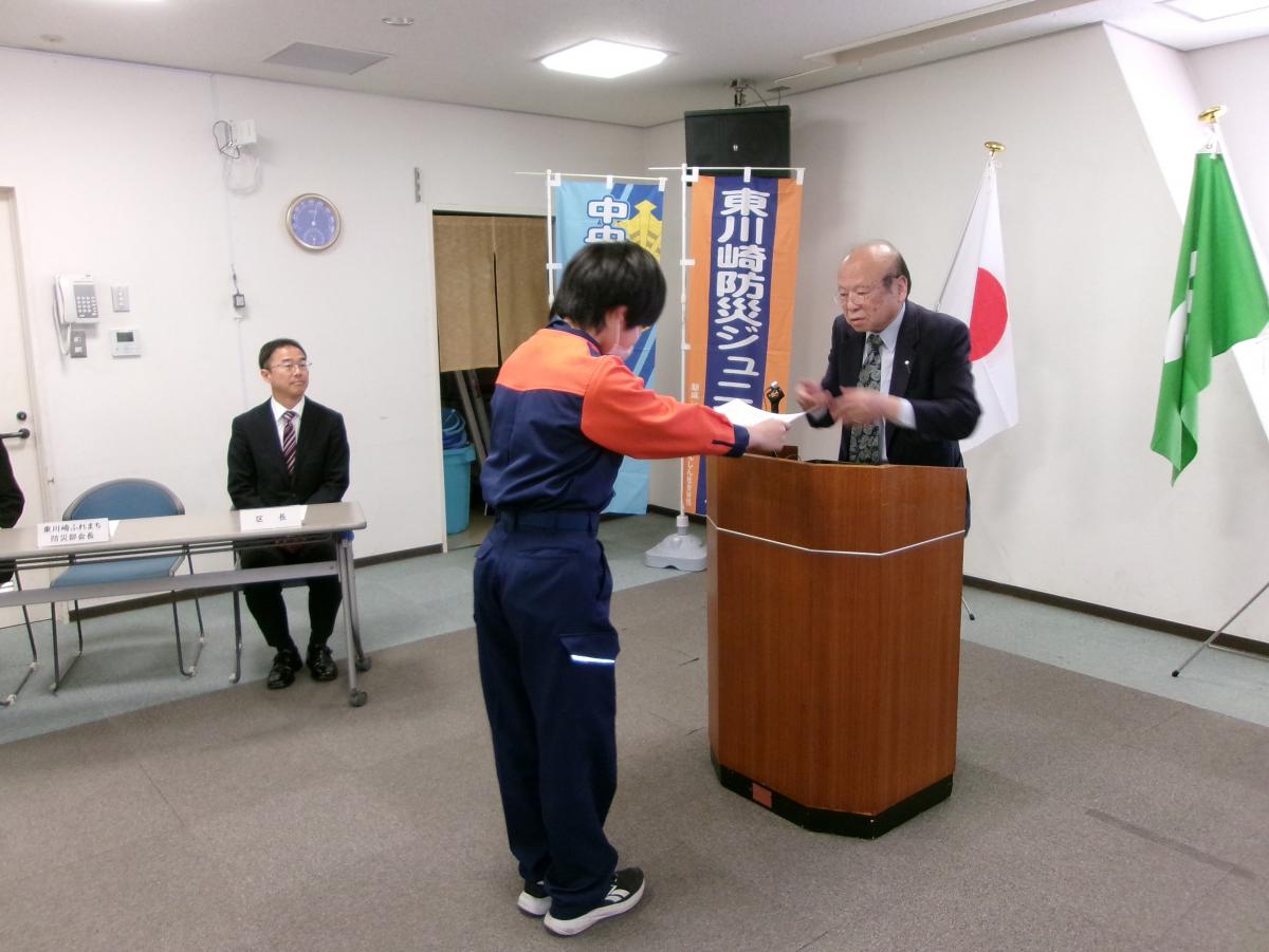 東川崎修了書授与