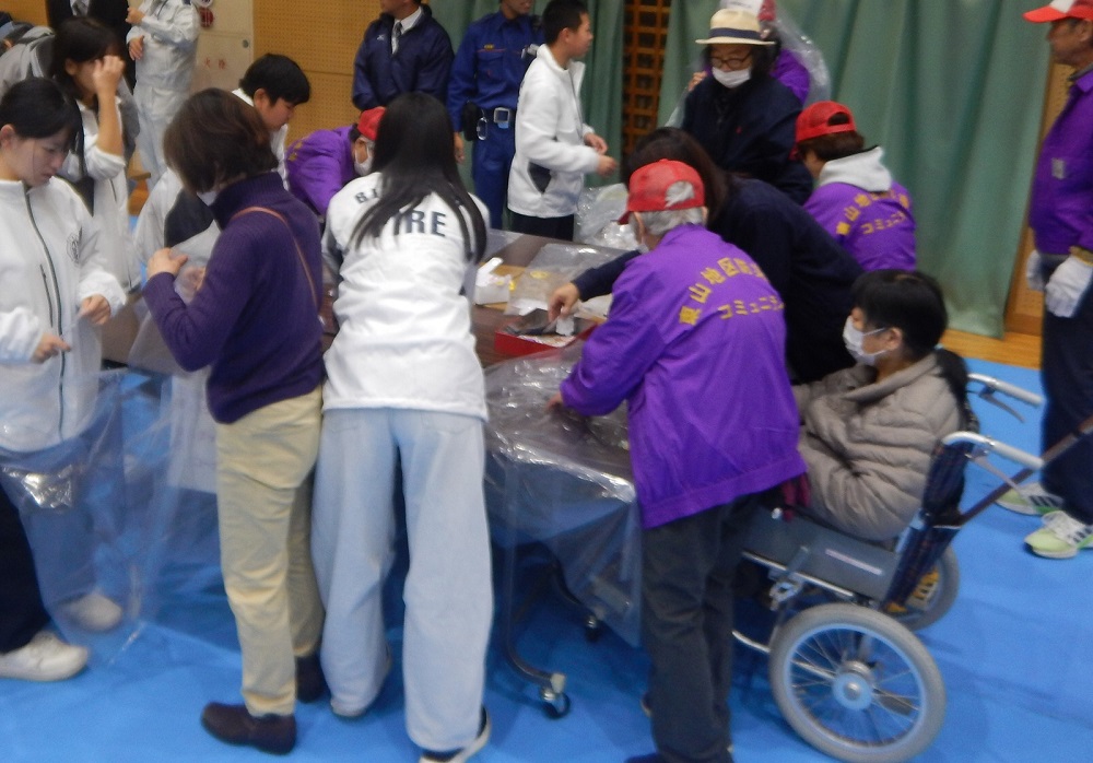 東山総合訓練ポンチョ