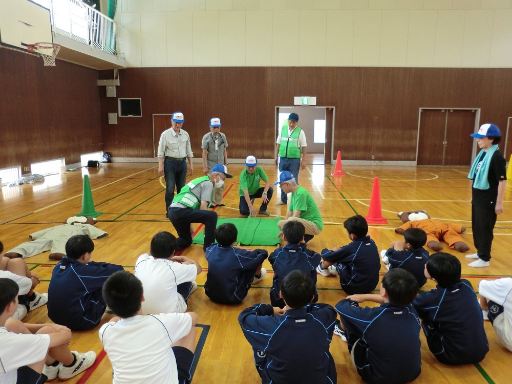 兵庫中学防災学習段簡易担架