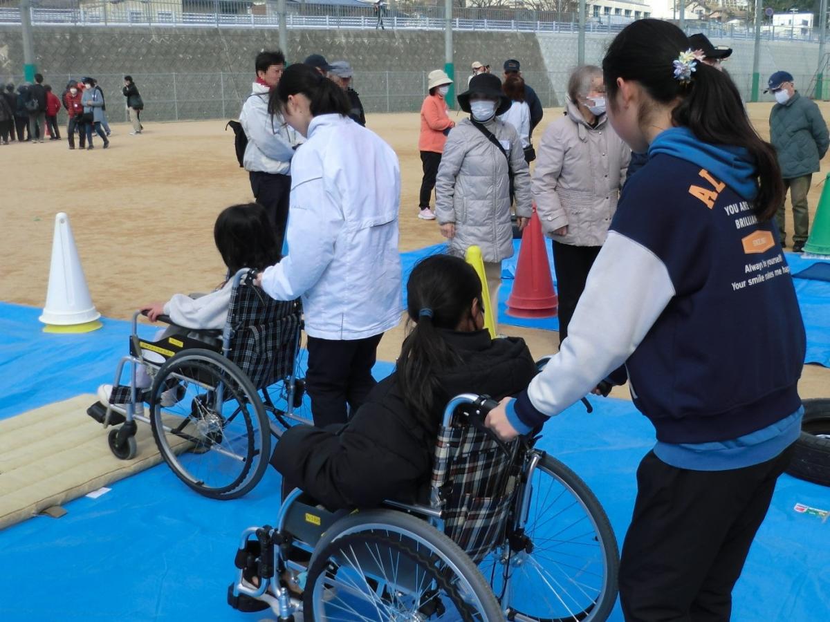 湊山総合訓練車椅子