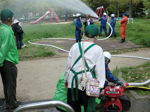 荒田全体訓練放水体験