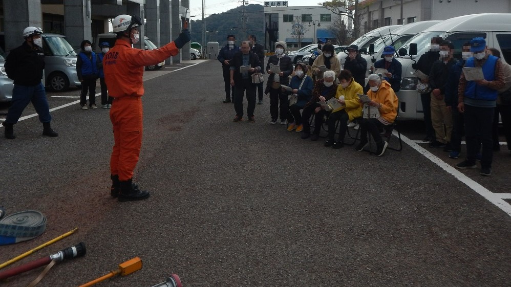 里山防コミ放水訓練