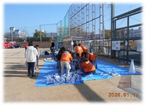 ふっQ水栓を指導する志里池北部防コミ