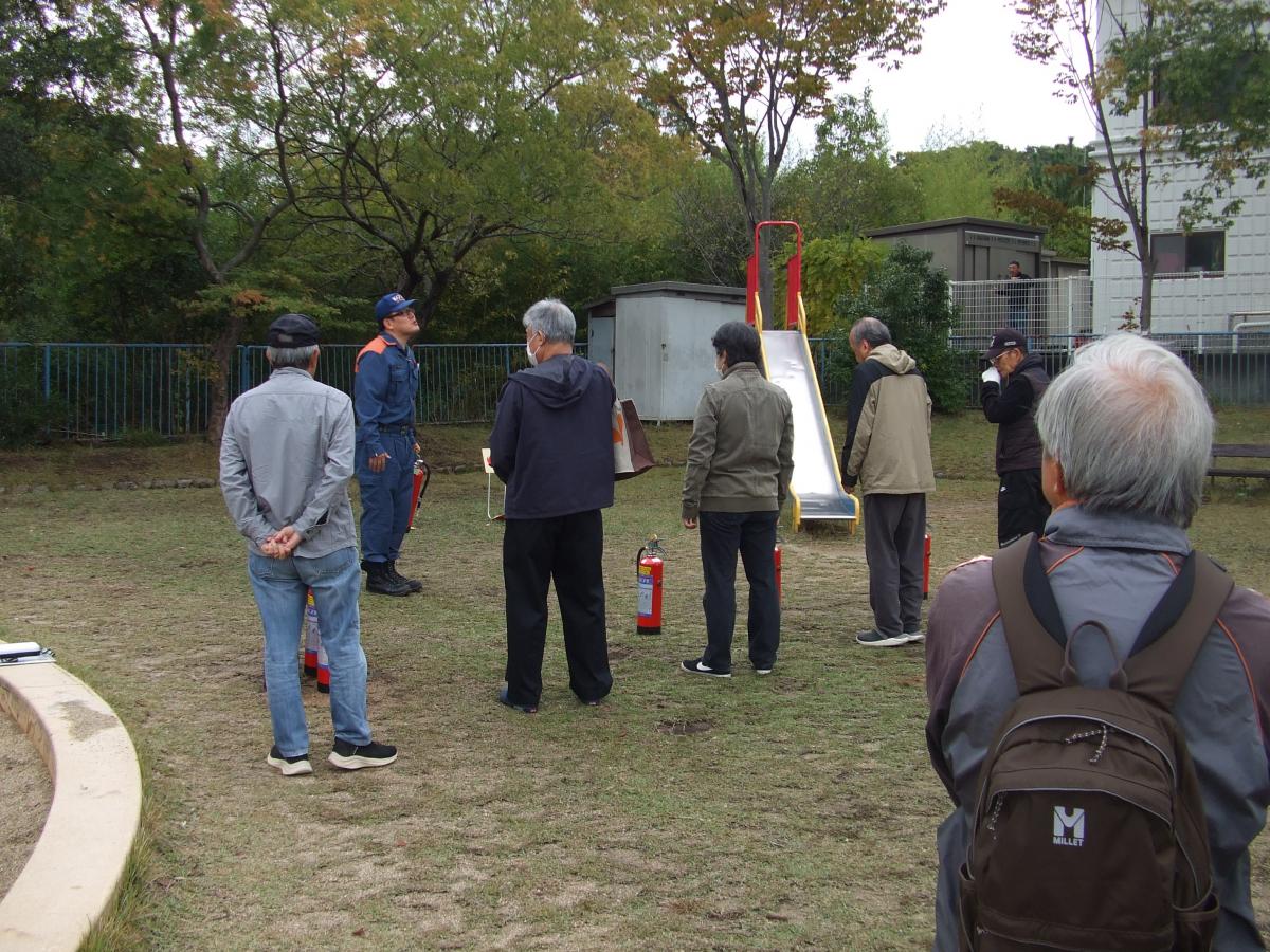 水消火器による消火訓練