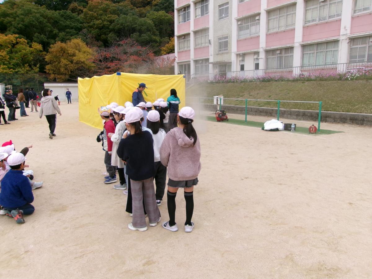 煙体験ハウスの体験の様子