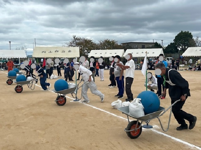 一輪車土のう運びレース