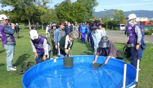 2024総合防災訓練バケツリレー