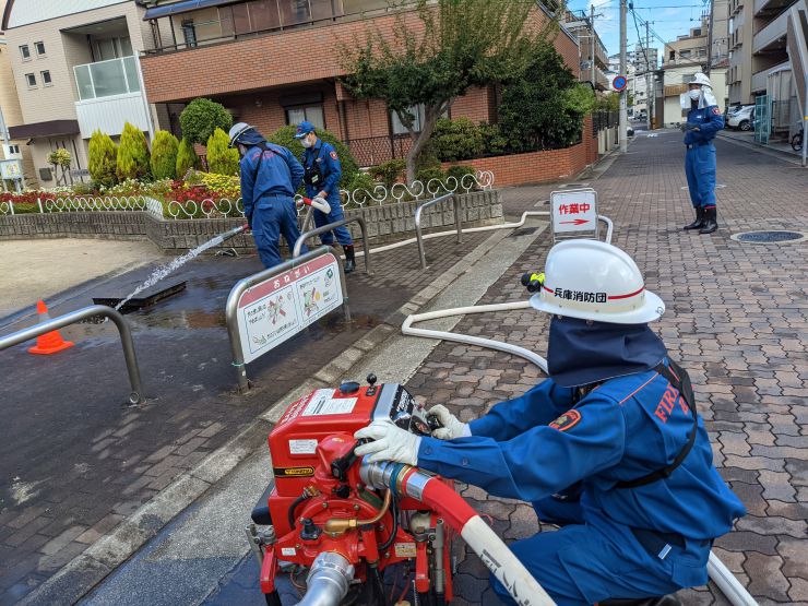 市街地での放水訓練