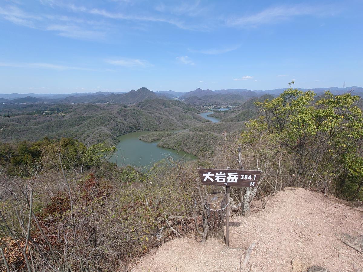 大岩岳山頂の景色
