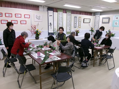 R7ふれあいのまつり生け花体験