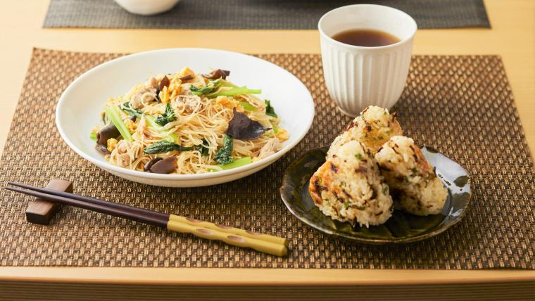 「ふわふわ玉子と小松菜の焼きビーフン」の献立