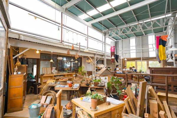 古材ストックヤード+DIY 工房