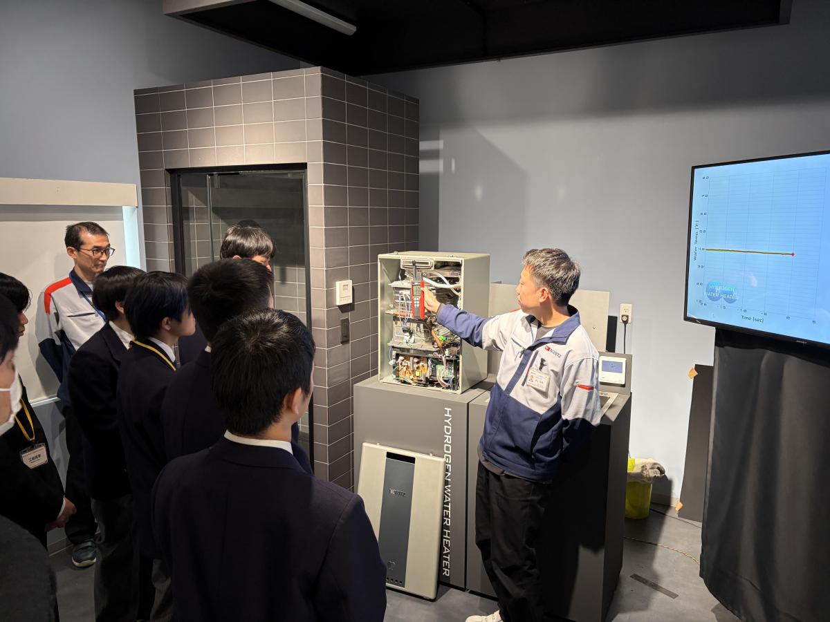 工場見学の様子