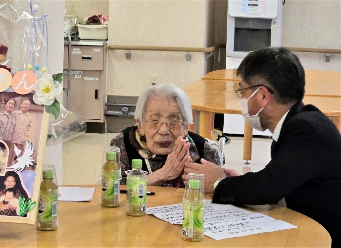 25市内最高齢者祝い3