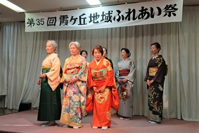 着物披露の様子2