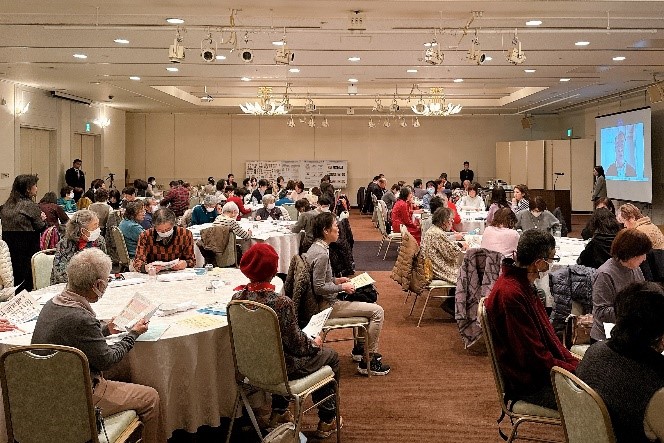 メモを取る会場の皆さんの様子