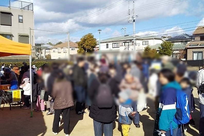 会場の人ごみの様子