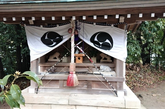 小社に返された弓