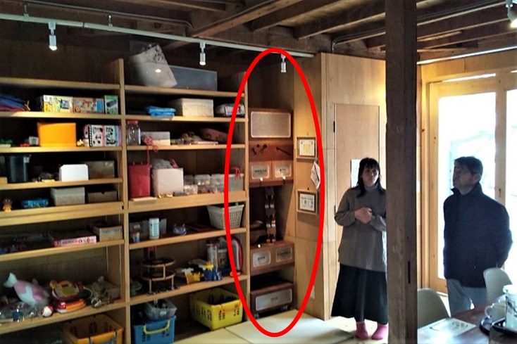 入口すぐの回収ボックス