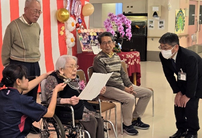 25市内最高齢者祝い2