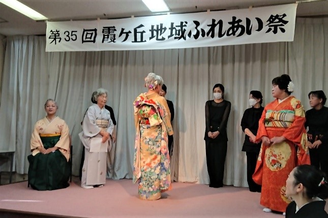 着物披露の様子1