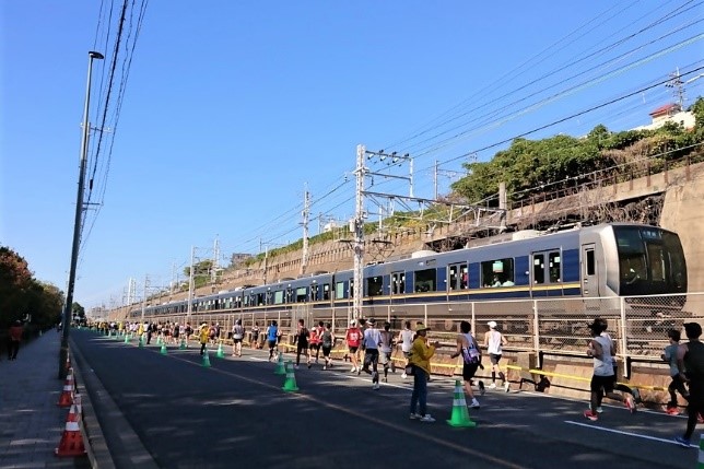 列車が通過する様子