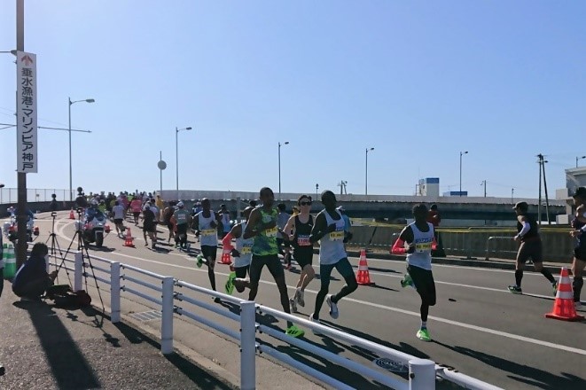 折り返してきた先頭グループ