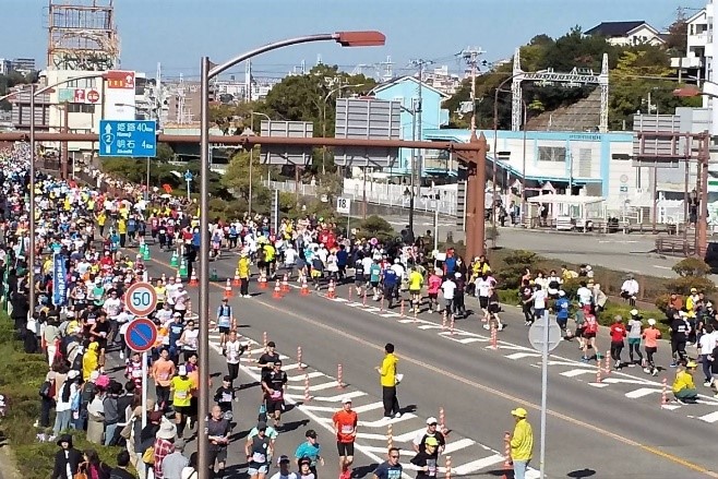 舞子駅前の道路
