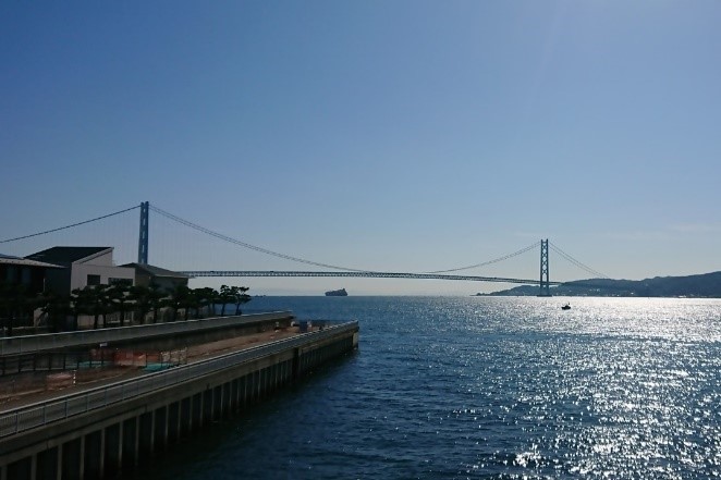 西側から観る明石海峡大橋