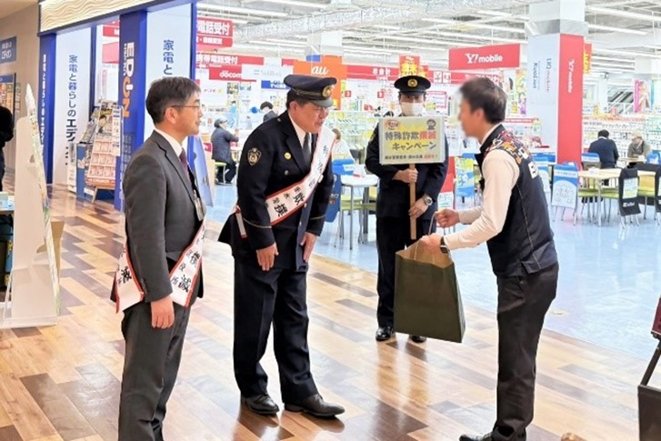 店舗を巡る様子1