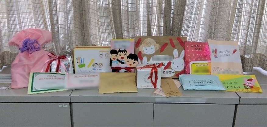 幼稚園から贈呈された募金