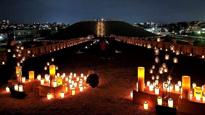 前方部オブジェ裏から後円部へのアングル