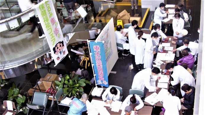 医師・薬剤師たちのブースの様子