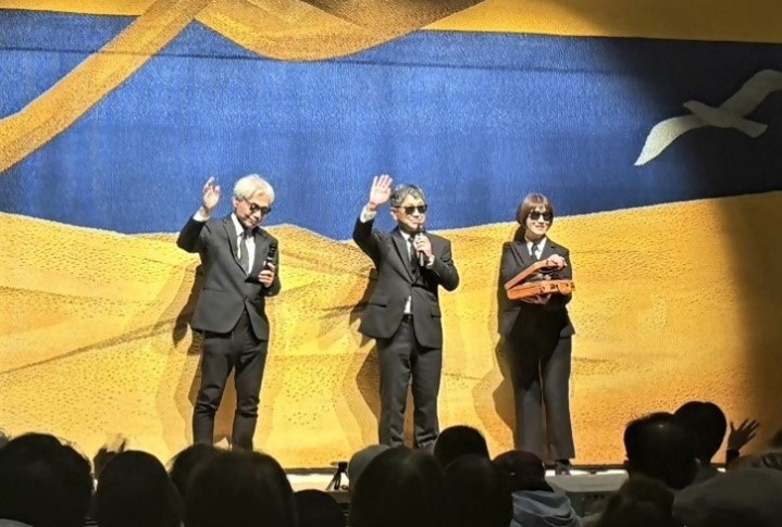 最初の三人による幕閉じ