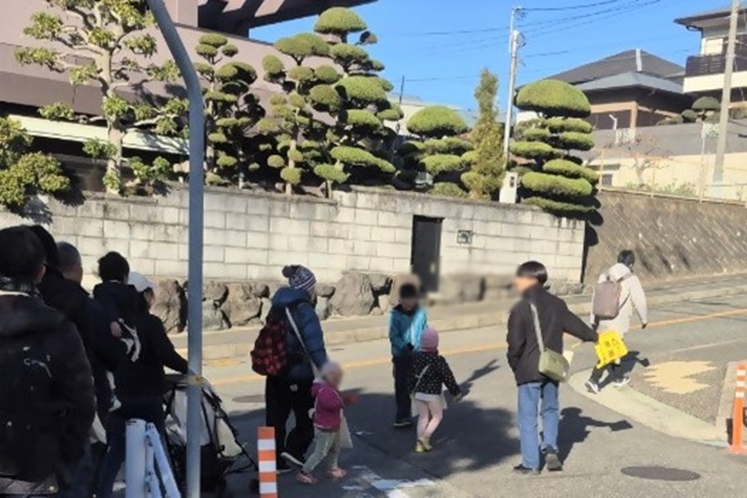 ボランティア活動をする舞子高校の生徒